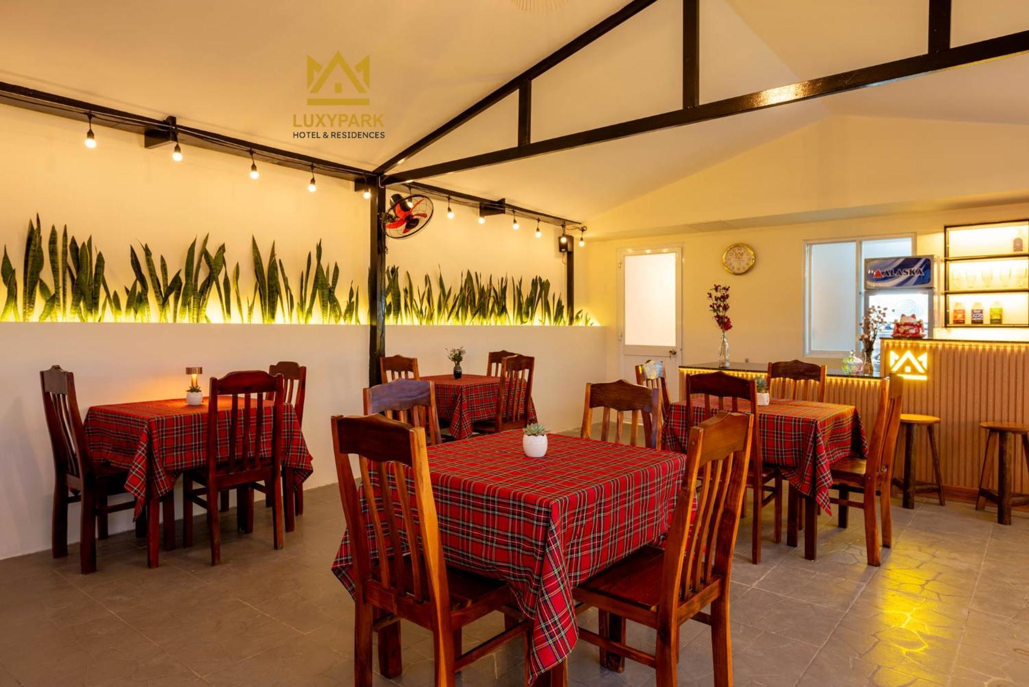 Luxy Park Hotel - Phu Quoc Centre Exteriör bild