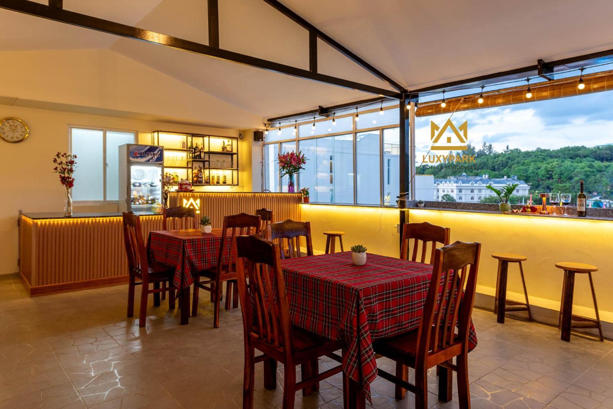 Luxy Park Hotel - Phu Quoc Centre Exteriör bild
