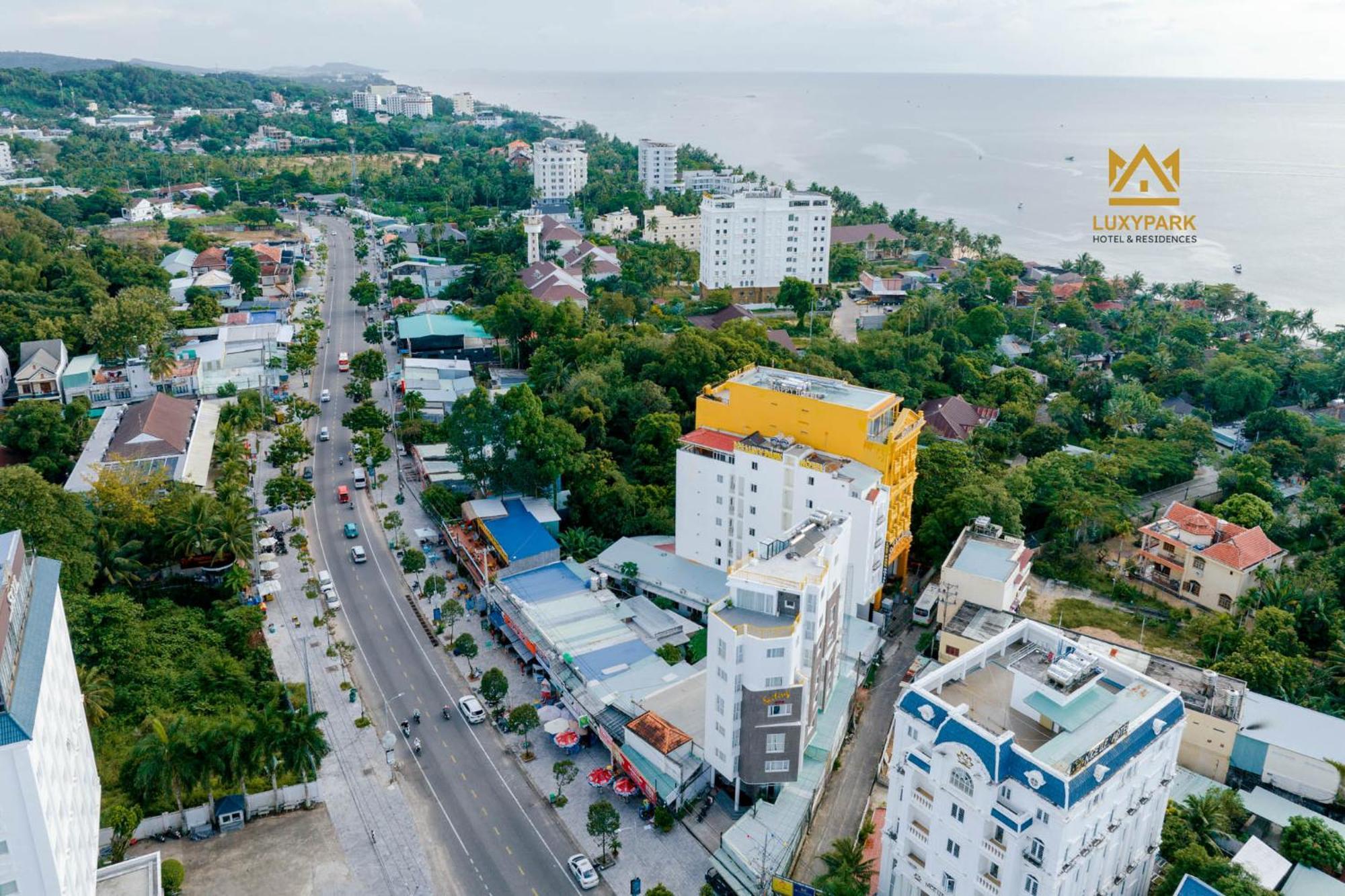 Luxy Park Hotel - Phu Quoc Centre Exteriör bild