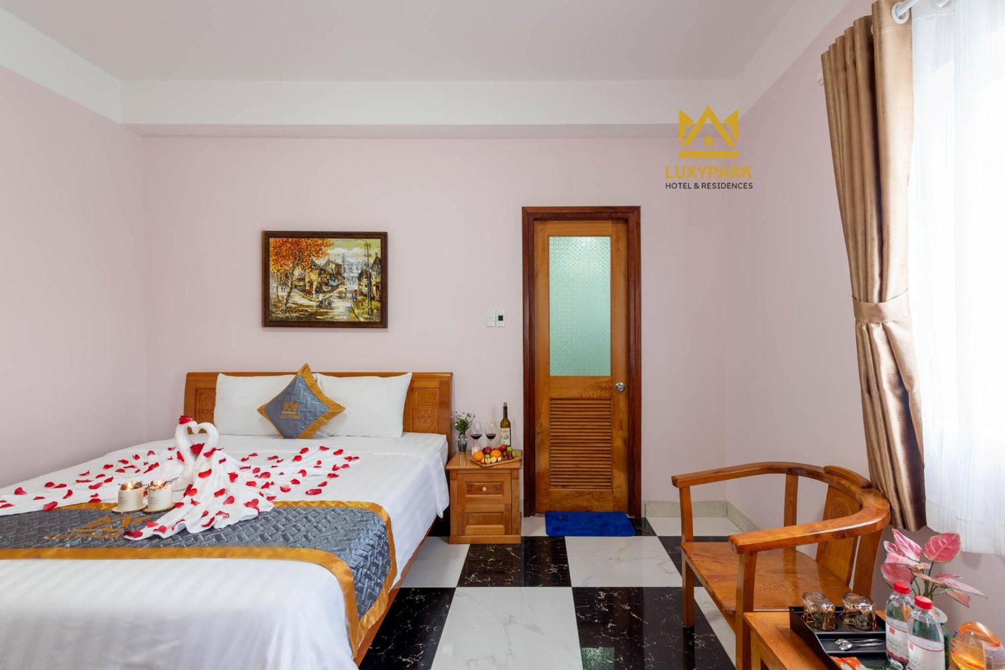 Luxy Park Hotel - Phu Quoc Centre Exteriör bild