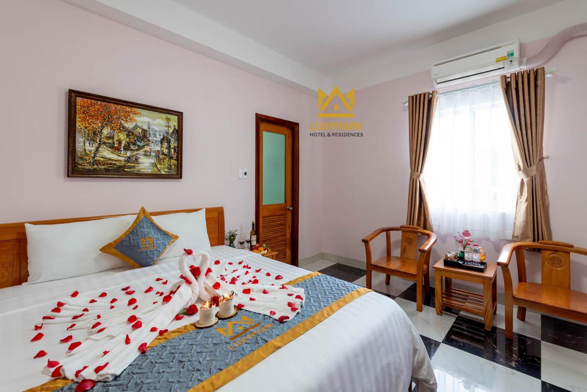 Luxy Park Hotel - Phu Quoc Centre Exteriör bild