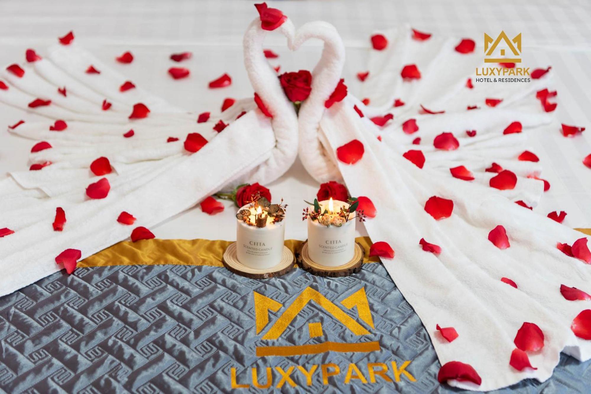 Luxy Park Hotel - Phu Quoc Centre Exteriör bild